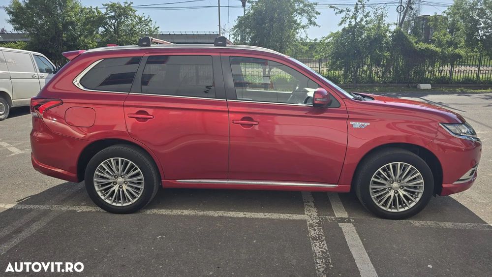 Mitsubishi Outlander PHEV 2.4 L 4X4 Instyle - 4