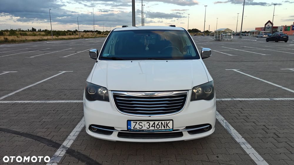 Chrysler Town & Country - 2