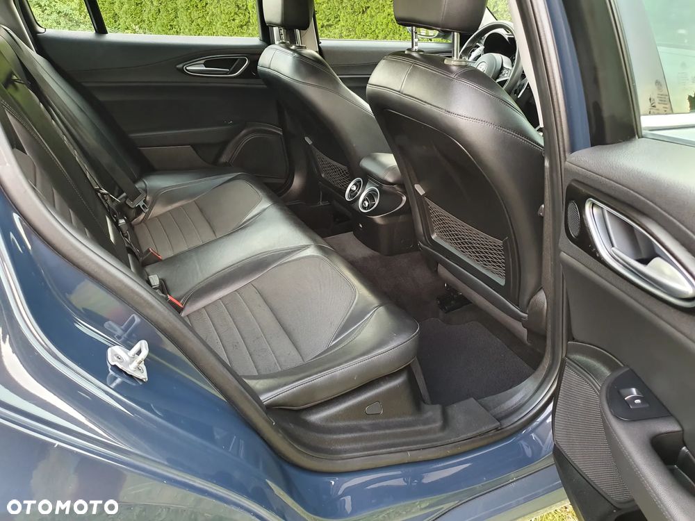 Alfa Romeo Giulia 2.2 AT8 Super - 23