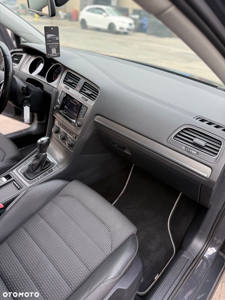 Volkswagen Golf - 31