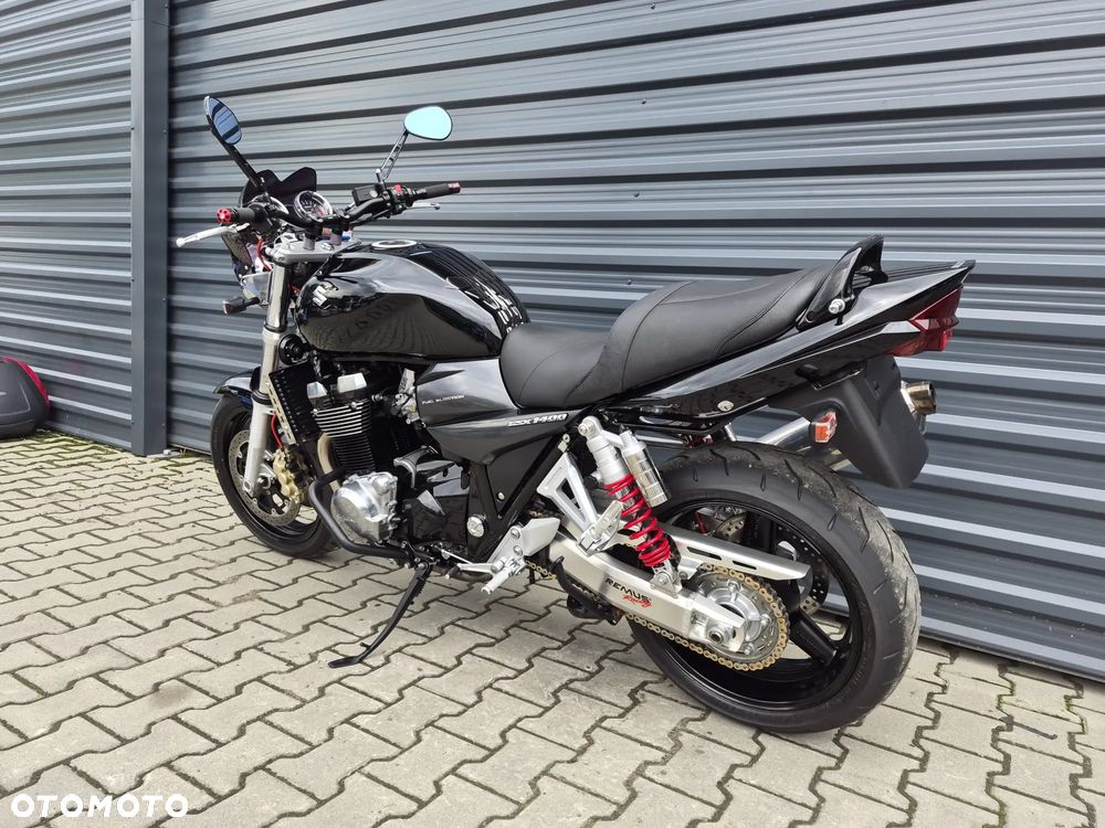 Suzuki GSX - 6