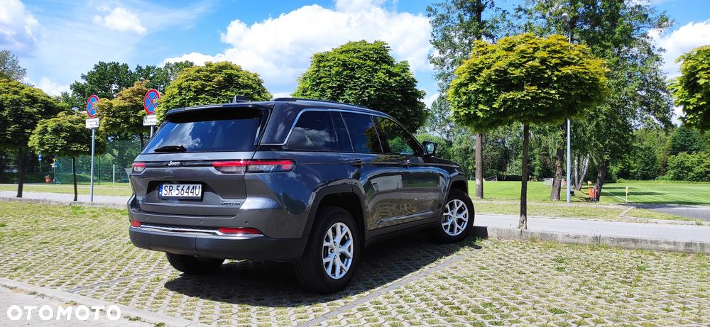 Jeep Grand Cherokee - 31