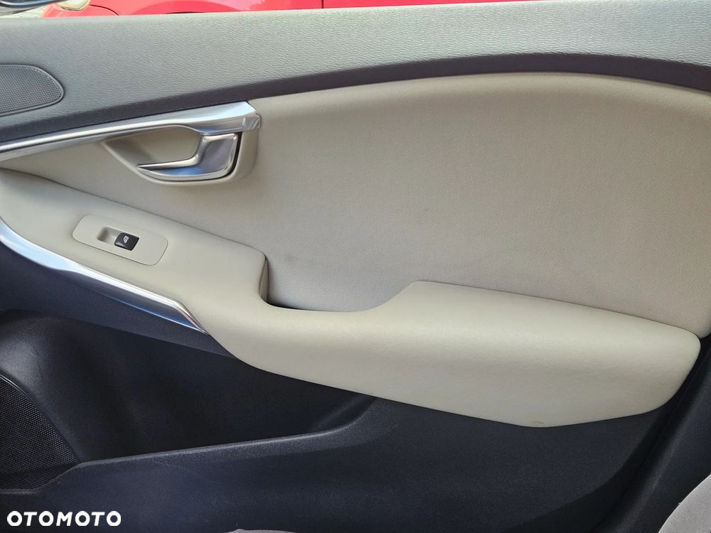 Volvo V40 D3 Momentum - 11