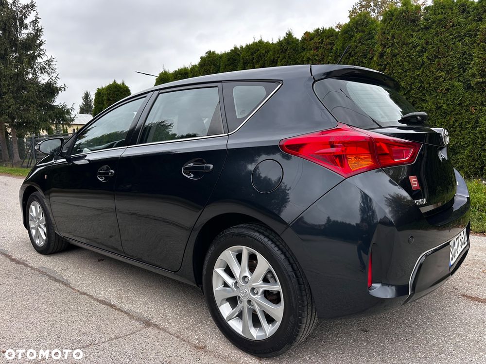 Toyota Auris 2013 photo 3