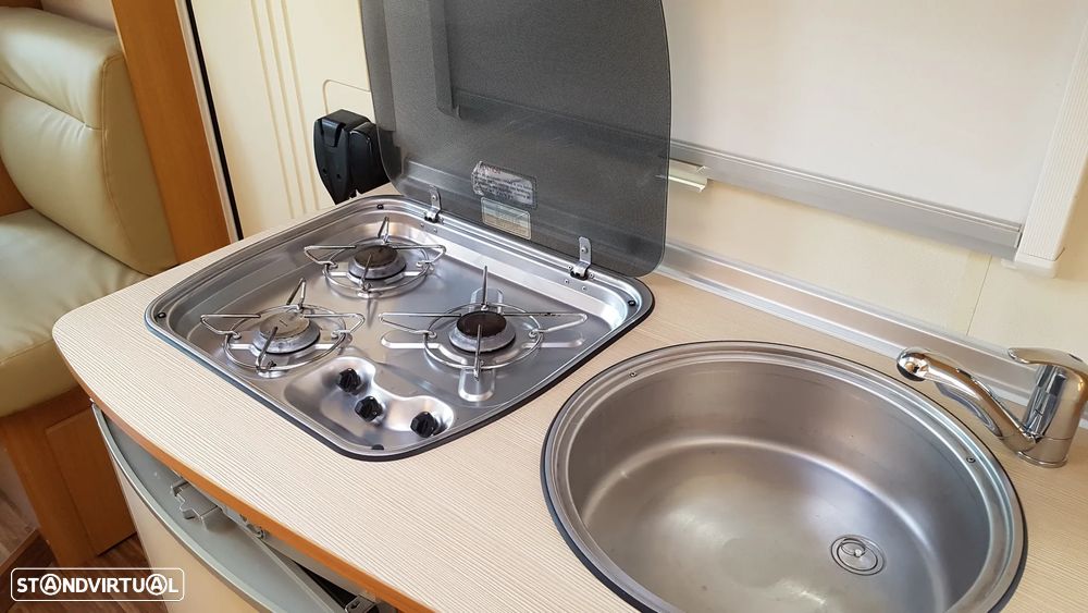 Burstner Nexxo T 687 Cama Central - 19