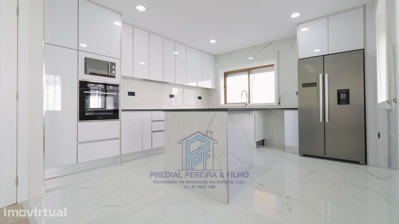 Moradia T4 Remodelada - Baguim / Vale Ferreiros - Grande imagem: 4/30