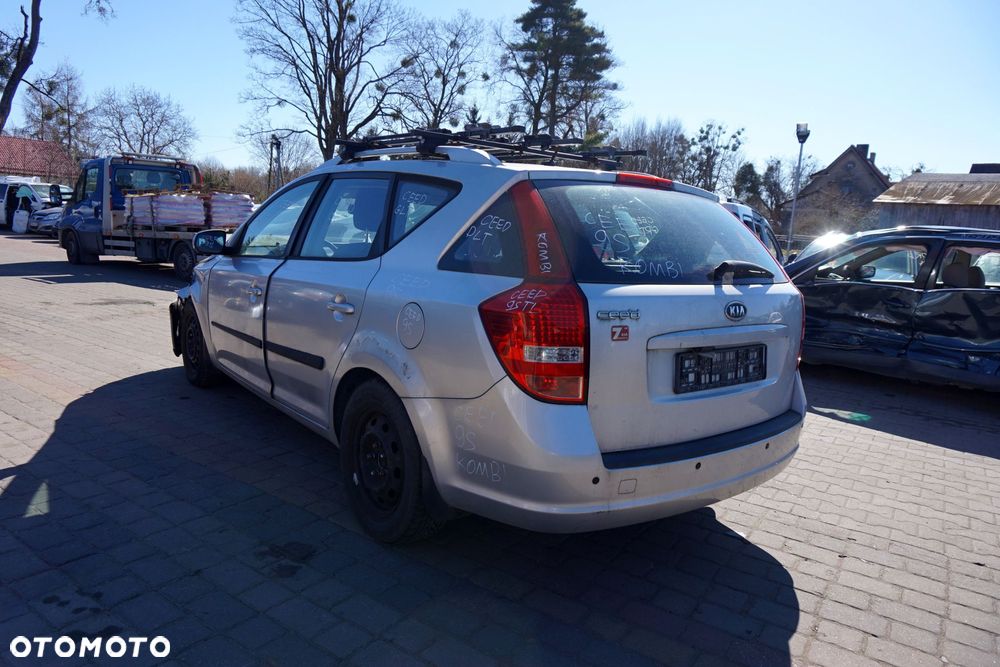 KIA CEED I LIFT KOMBI 2011 9S 1.6 16V G4FC 123KM M6CF1 SREBRNY na części - 3
