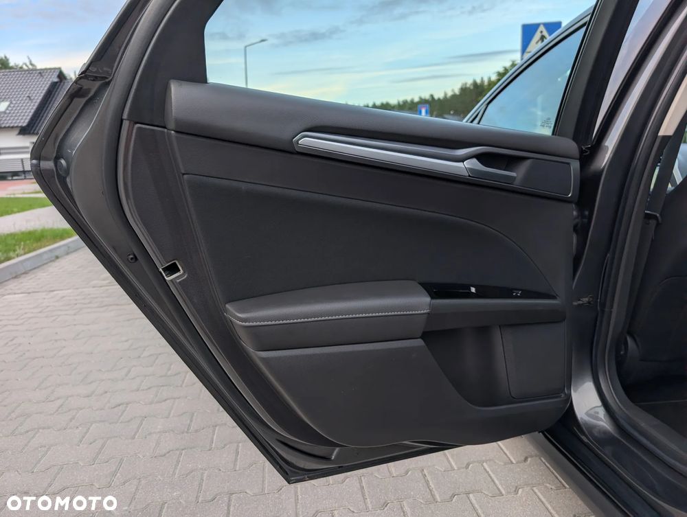 Ford Mondeo - 26
