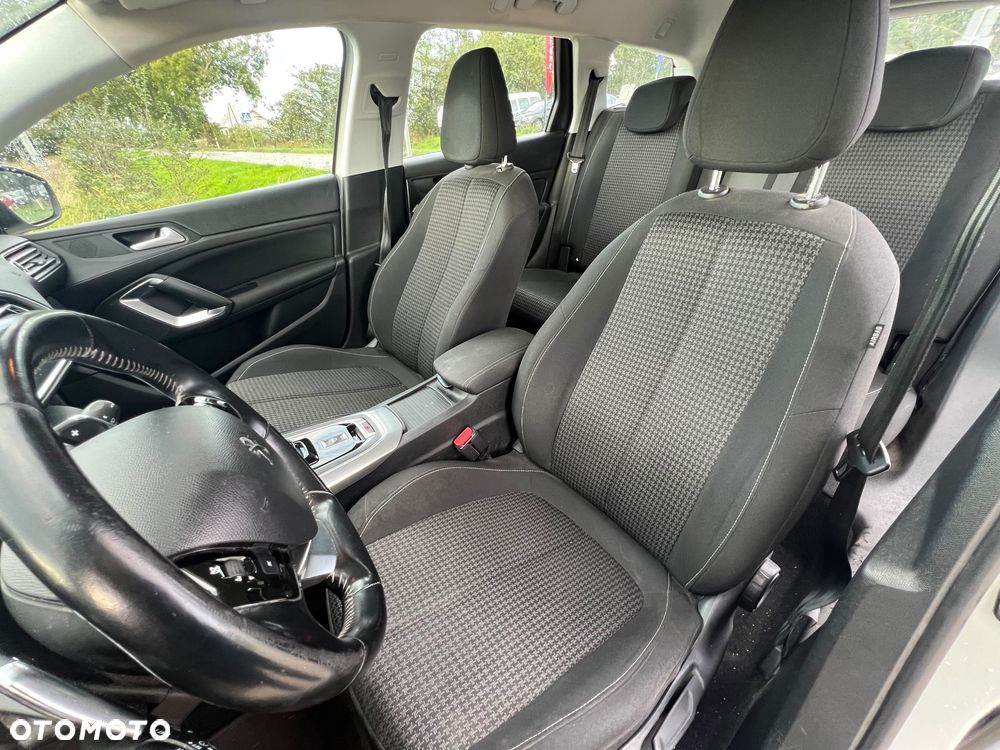 Peugeot 308 2021 photo 2