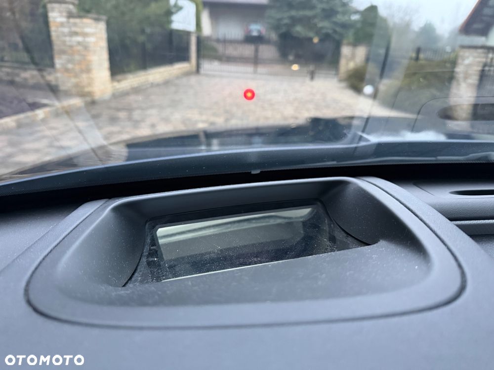 Jaguar XE 20d R-Sport - 28