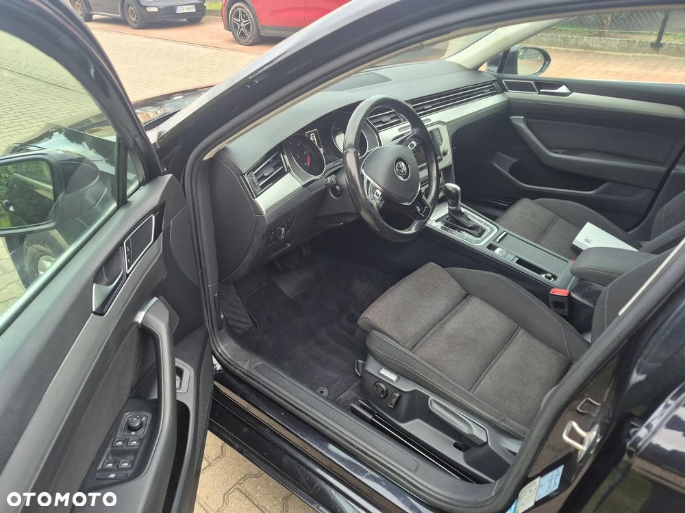Volkswagen Passat 2.0 TDI (BlueMotion Technology) DSG Comfortline - 11
