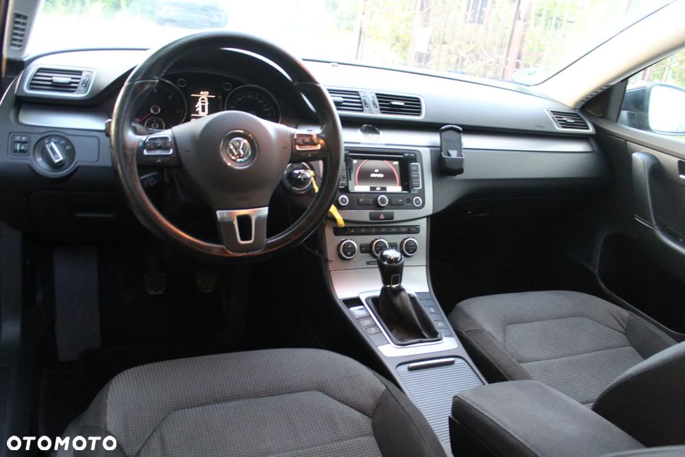 Volkswagen Passat 2.0 TDI Comfortline - 9