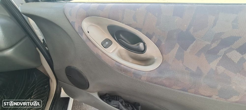 Ford Galaxy 1.9 TD - 12