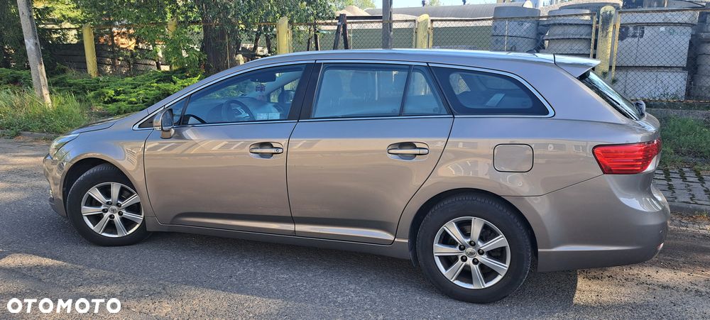 Toyota Avensis 2.0 D-4D Premium - 19