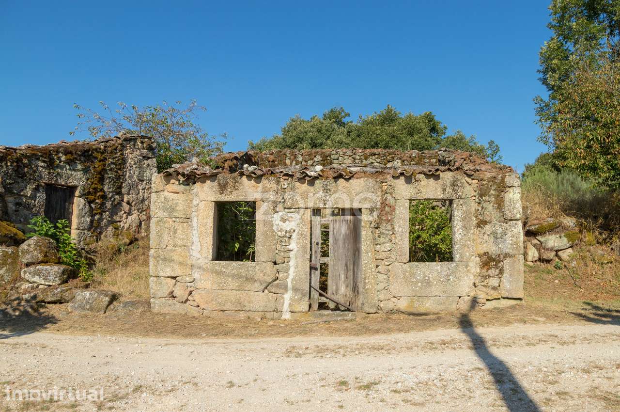 Aldeia de granito com 9 casas e 9 terrenos - Grande imagem: 5/48