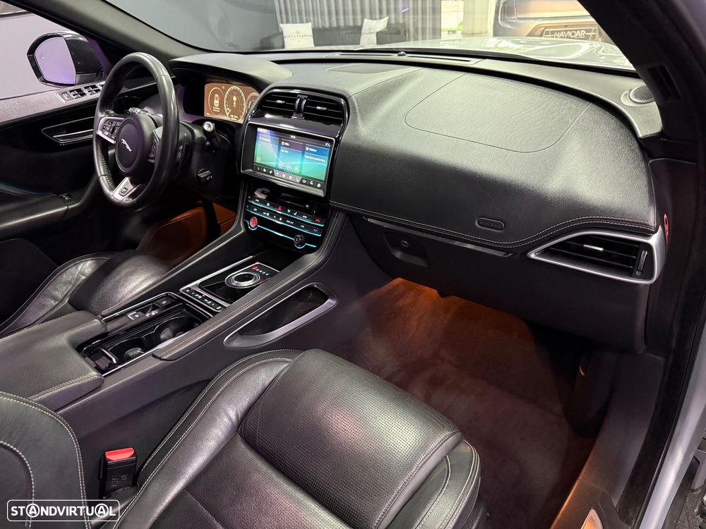 Jaguar F-Pace 20d Aut. R-Sport - 14