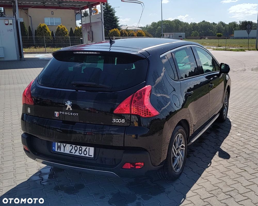 Peugeot 3008 Hybrid4 - 4