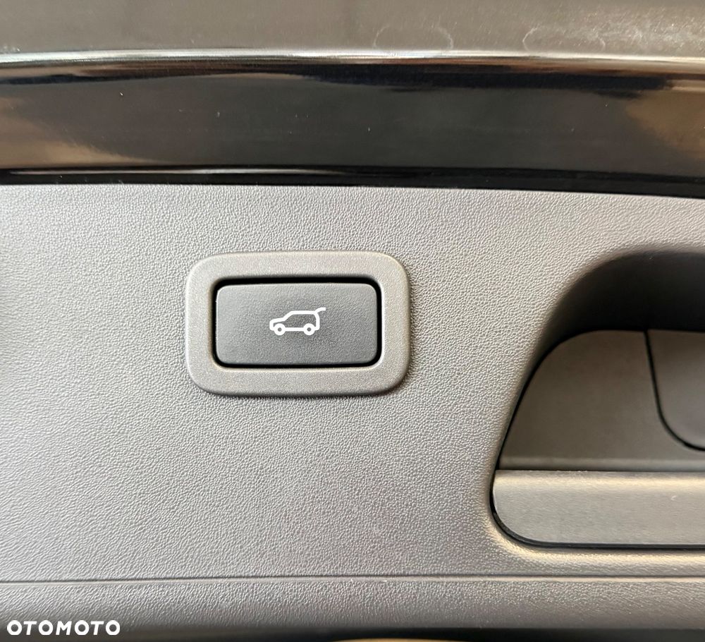 Jaguar E-Pace 2.0 i4P AWD R-Dynamic - 22