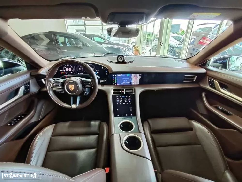 Porsche Taycan 4S - 32