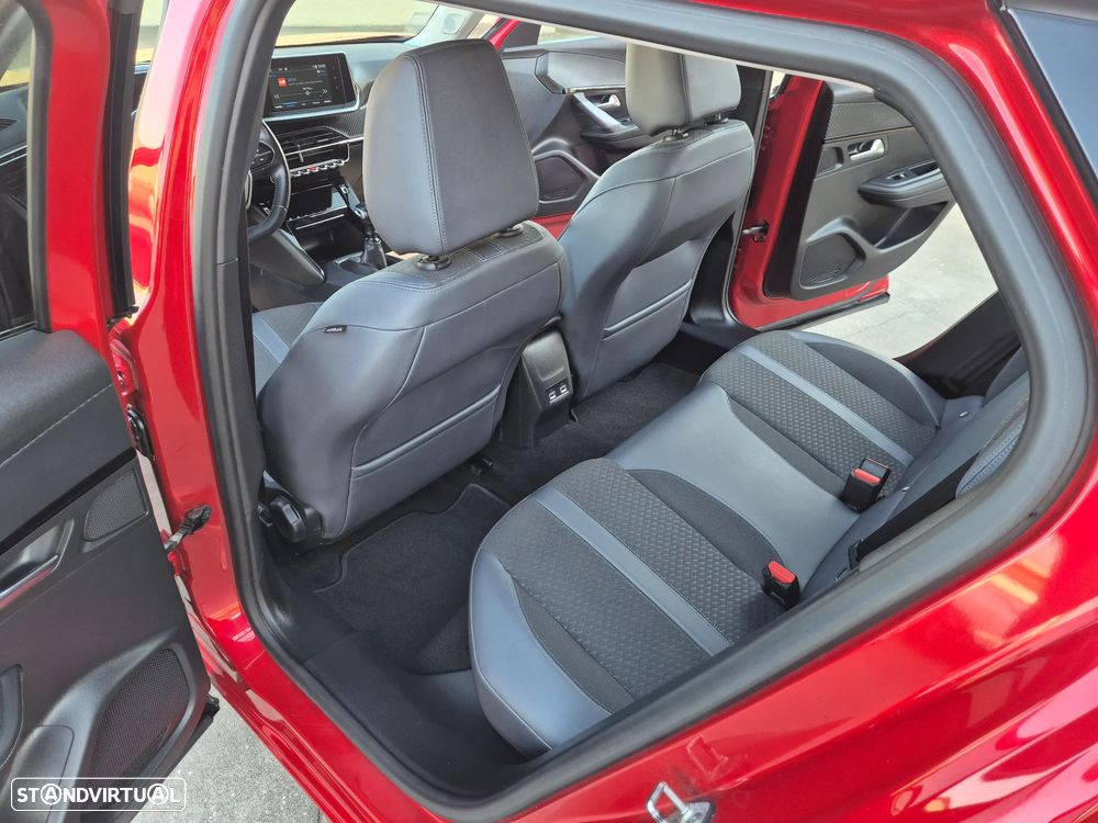 Peugeot 2008 1.2 PureTech Allure Pack - 48