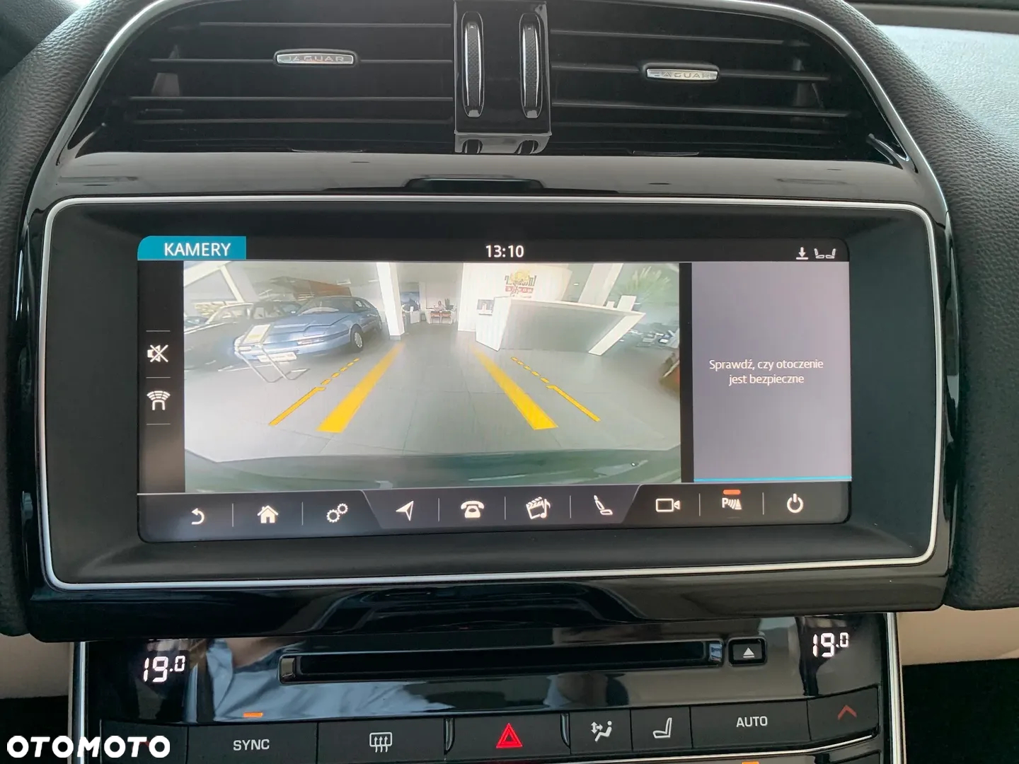 Jaguar XE 2.0 D Prestige - 9