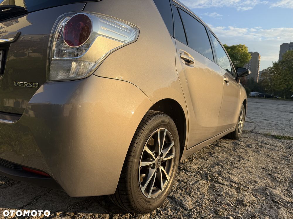 Toyota Verso 1.6 D-4D Prestige 7os - 34