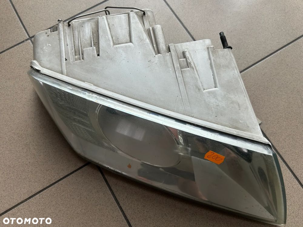 LAMPA PRAWA LEWA PRZÓD XENON SKODA OCTAVIA II - 9