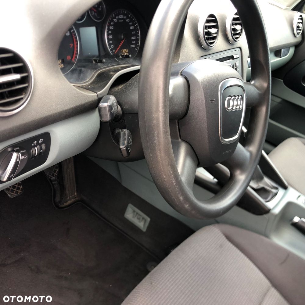 Audi A3 3-drzwiowe 1.6 Ambiente - 8