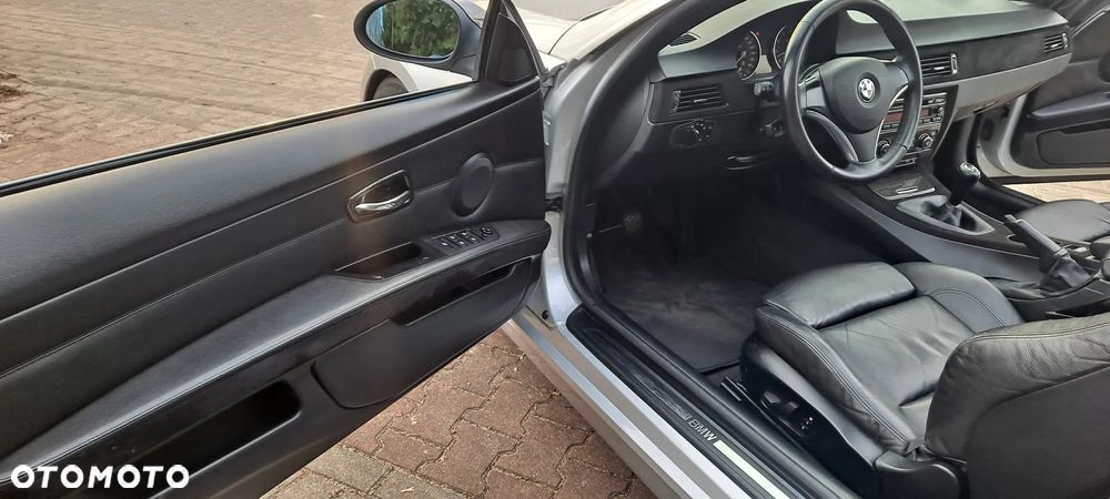 BMW Seria 3 320i - 4