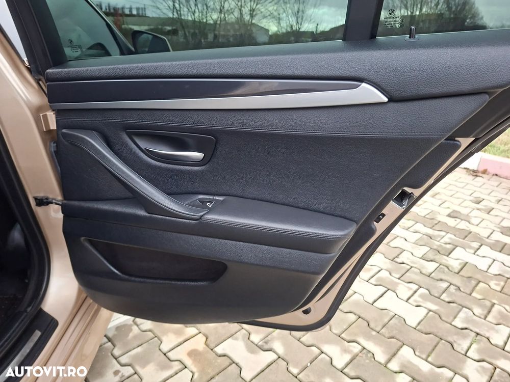 BMW Seria 5 525d xDrive AT - 11