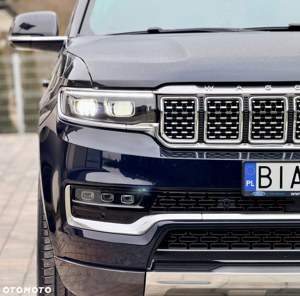 Jeep Grand Wagoneer - 13