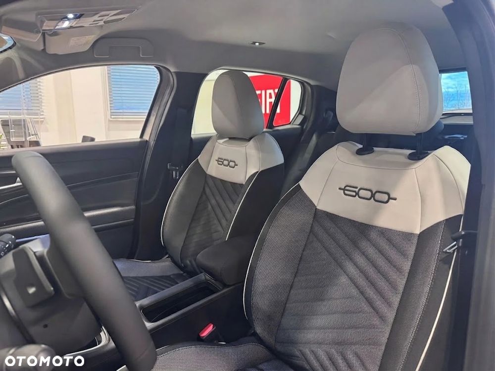 Fiat 600 1.2 Turbo Icon eDCT - 10