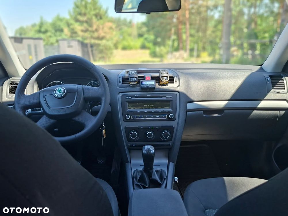 Skoda Octavia 1.6 Ambition - 14