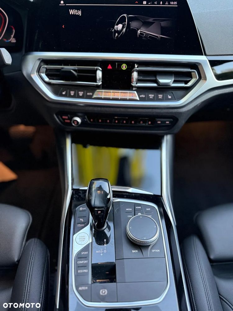 BMW Seria 3 330i xDrive - 17