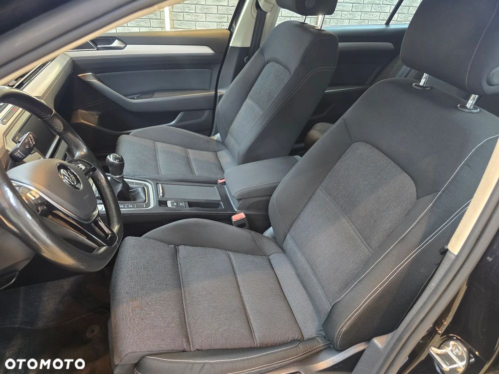 Volkswagen Passat 1.8 TSI BMT Comfortline - 15