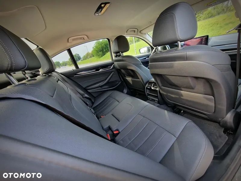 BMW Seria 5 518d - 24