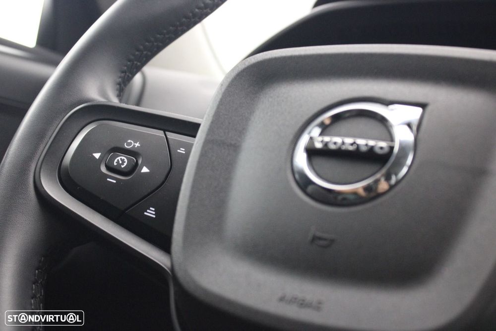 Volvo XC 40 1.5 T2 Momentum Core — fotografia 10
