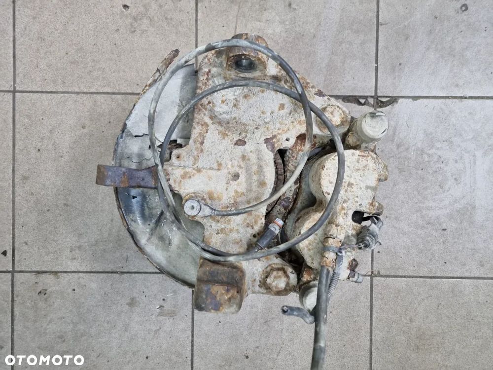 PIASTA ZWROTNICA LEWA 16" BLIŹNIAK IVECO DAILY 35C 06-13r. - 2