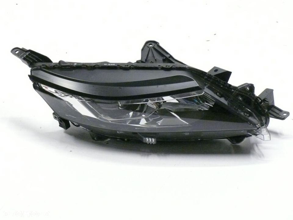 LAMPA PRZEDNIA PRAWA MITSUBISHI L200 2019 2022 SOCZEWKA ZWYKŁA - 1