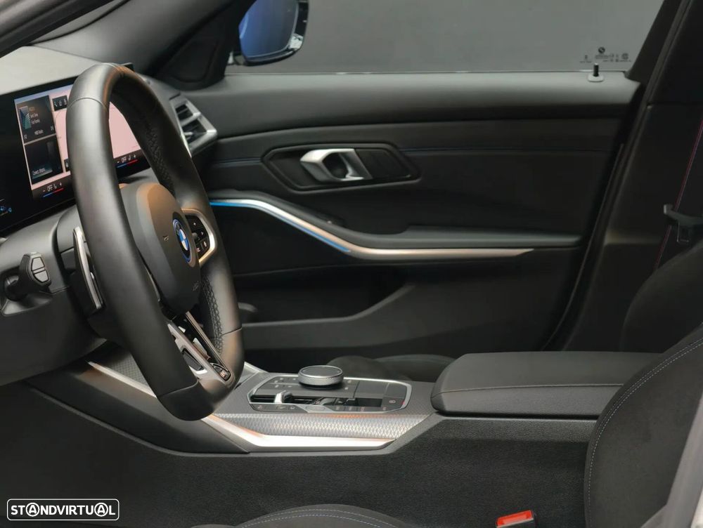 BMW 330 e Pack Desportivo M Pro Auto - 28