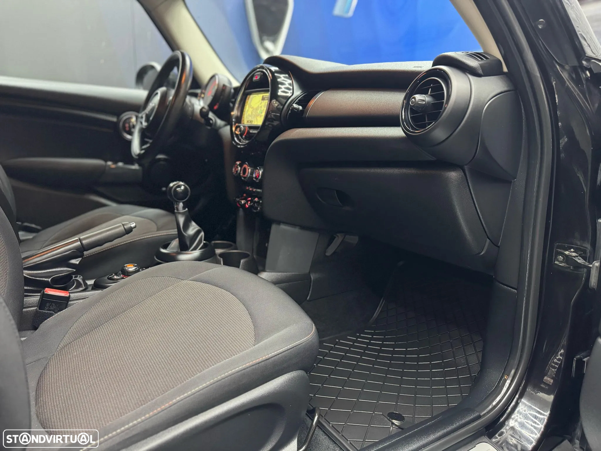 MINI 5 Portas Cooper D - 28