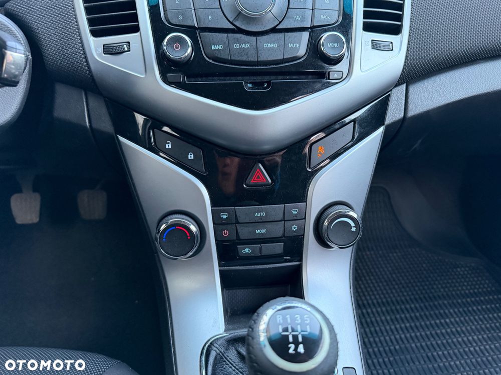 Chevrolet Cruze 1.6 LT - 12