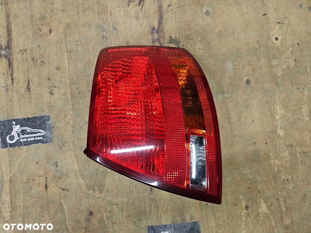 Lampa Lampy Tyl Tylna Prawa Lewa na w Blotnik AUDI A4 B7 Kombi Avant - 32