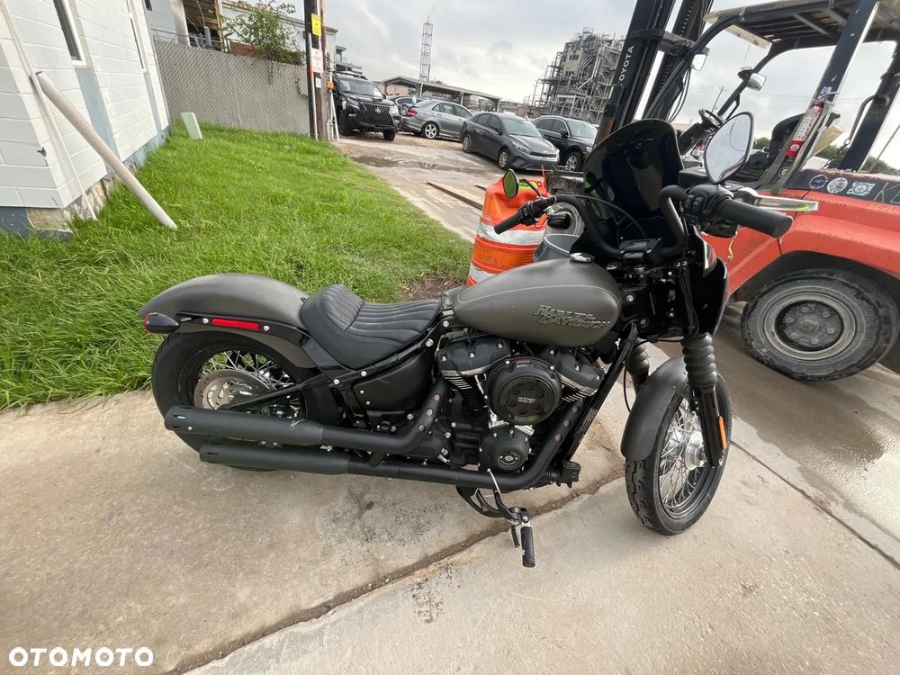 Harley-Davidson Softail Street Bob - 13