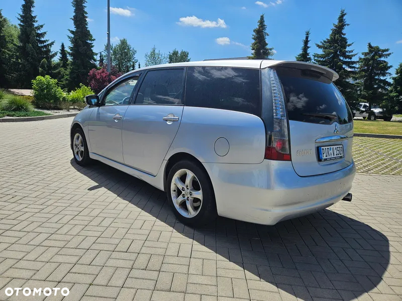 Mitsubishi Grandis - 18