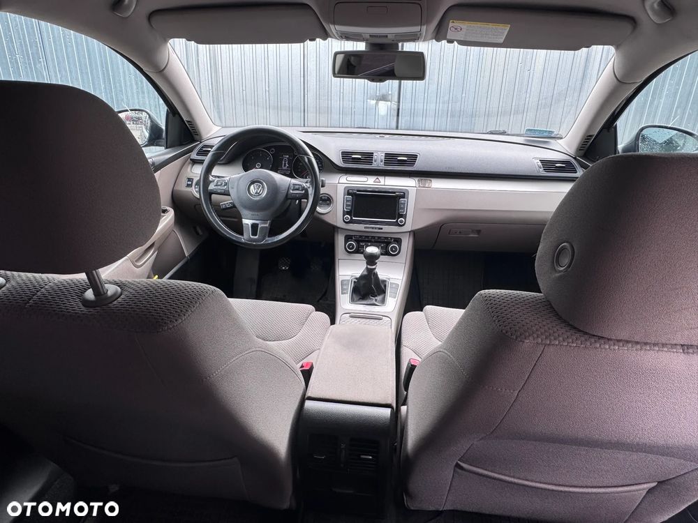 Volkswagen Passat 2.0 TDI Comfortline - 11