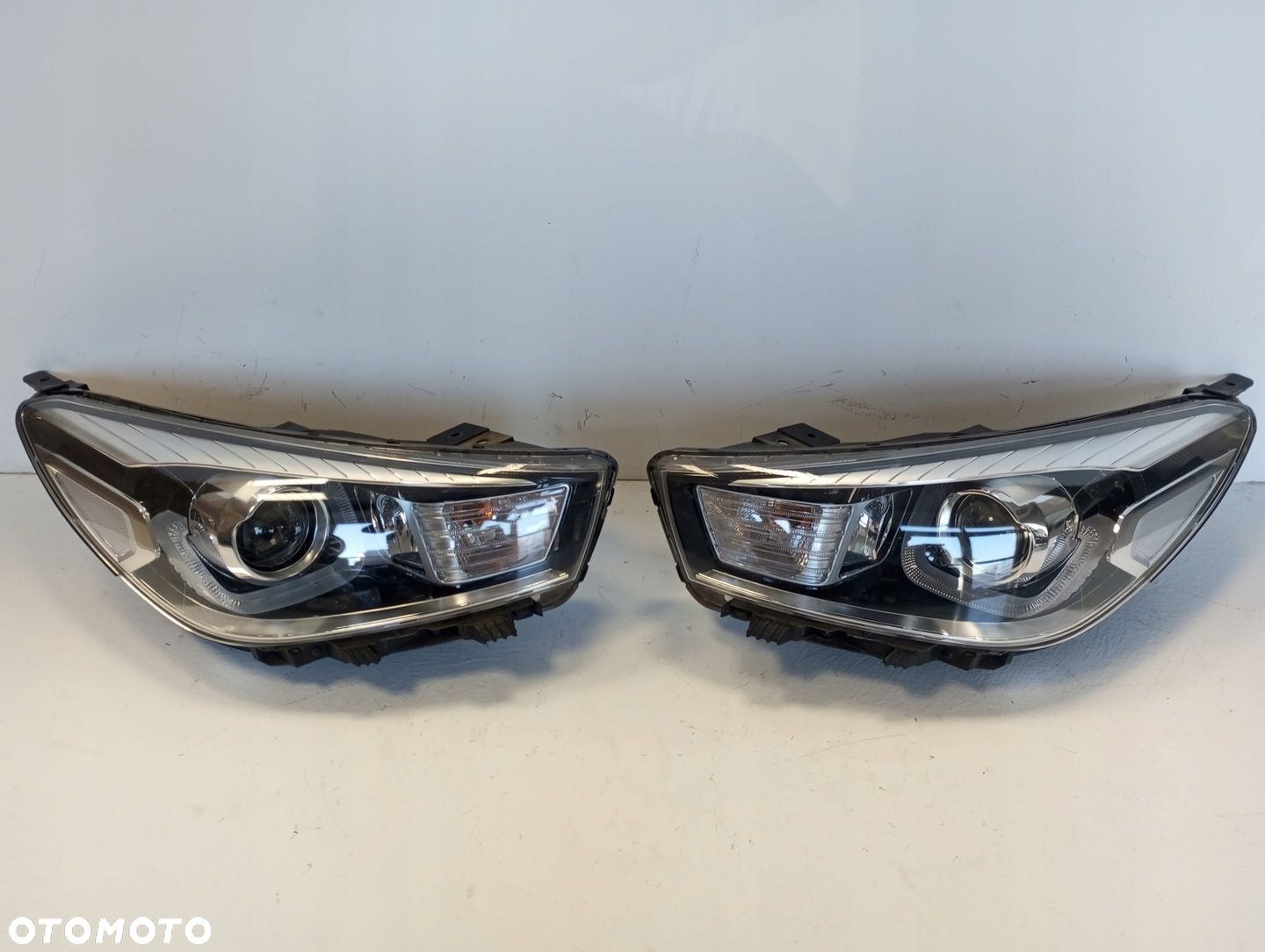 Lampa PRZEDNIA KIA RIO IV LED SOCZEWKA PRZÓD - 1
