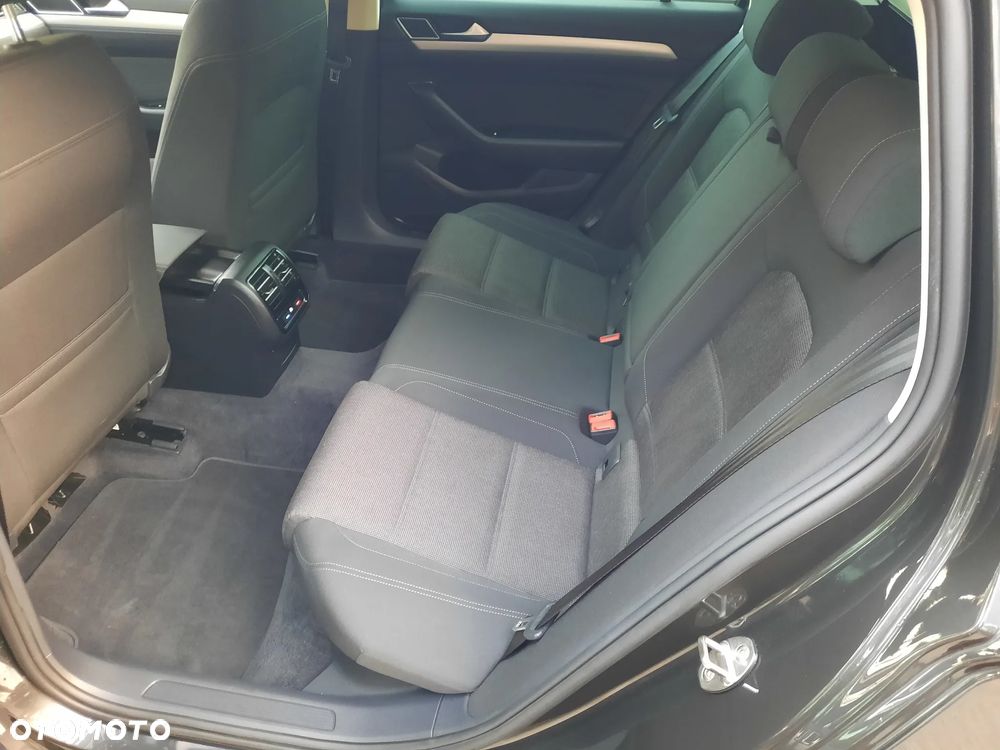 Volkswagen Passat - 22