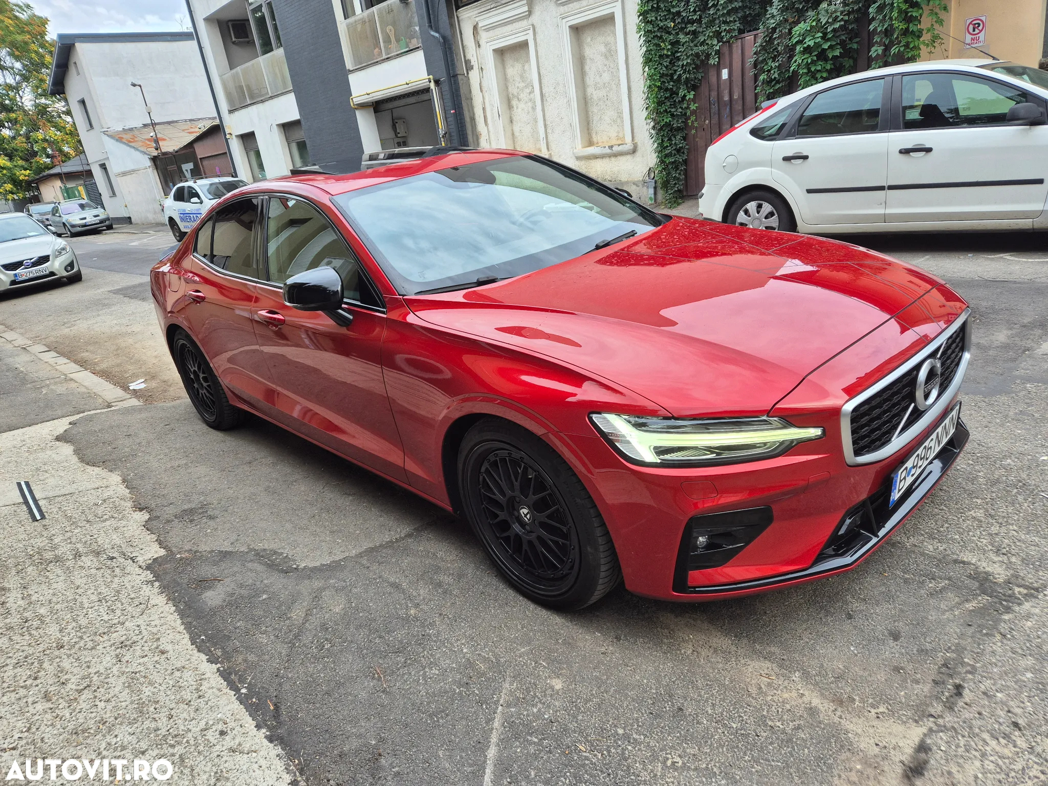 Volvo S60 T5 R-Design - 4