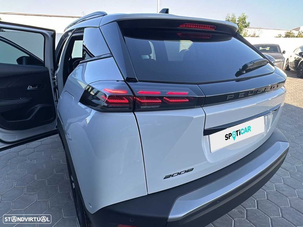 Peugeot 2008 1.2 PureTech Allure - 12